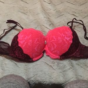 Pink date push up bra. Pink and maroon colors
